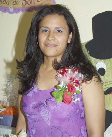  16 de mayo   
Karina Martínez Rivera, captada en la despedida de soltera, que le ofrecieron en días pasados.