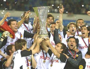 En la victoria un hombre asumió buena parte del éxito valencianista: Miguel Angel Ferrer 'Mista', pues sobre él se cometió el penalti que abrió el marcador y suyo fue el segundo gol de la final. El murciano ponía así la guinda a una temporada personal casi irrepetible. Sólo le ha faltado jugar con la selección. Lo demás, de diez.