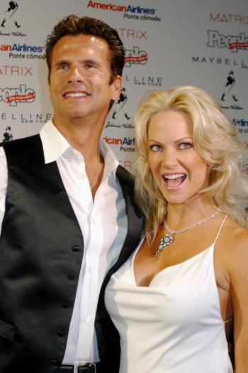 Lorenzo Lamas y su esposa estuvieron muy románticos.