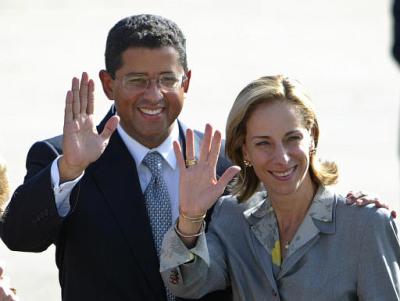 El presidente salvadoreño Francisco Flores y su esposa Lourdes de Flores