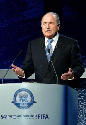 El máximo organismo del deporte mundial fue fundado por representantes de Bélgica, Dinamarca, Francia, Países Bajos, España (Madrid Football Club), Suecia y Suiza, en la parte trasera del edificio que albergaba la sede de la Unión Francesa de Deportes Atléticos, ubicada en la calle Saint Honoré 229 en París.