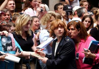 Se estima que la autora JK Rowling ha acumulado US$777 millones por concepto de ventas de libros, películas y mercancía relacionadas a Harry Potter.