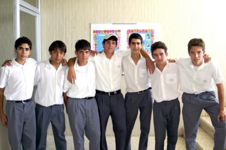  26 de mayo  
Víctor González, Alan Martínez, Marcelino Covarrubias, Marco Villarreal, Iñaki Belausteguigoitia, Bichara Marcos y Gabrie Curiel Gómez, alomnos del Istituto Cumbres, en una fotografía con motivo del Día del Estudiante.