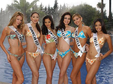 De izq. a der.
Jennifer Hawkins, Miss Australia; Larimar Fiallo, Miss República Dominicana; Bianca Nicole Sissing, Miss Suiza; Fabiane Niclotti, Miss Brasil; Ana Karina Aez Delgado, Miss Venezuela; y  Tanushree Dutta, Miss India