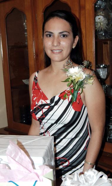 Diana Patricia Contreras Mejía, captada en la despedida de soltera que le ofrecieron en días pasados.