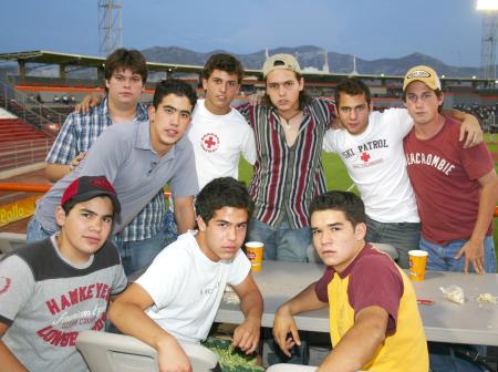 José Carlos, David, Andrés, Mario, Hernán, Alejandro, Ferni, Bernardo y Armando comparten su pasión por el beisbol