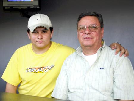 Luis González y Samuel González apoyaron al equipo de casa.