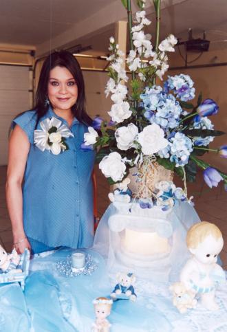  02 de Junio   
Pily Grageda de Tijerina, feliz en su festejo.