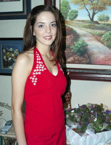 María Fernanda Ortiz Woolfolk, en la despedida de soltera que le ofrecieron.