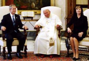 Hizo votos para que esta visita de Bush a Italia y a Francia sirva para impulsar las relaciones, enfriadas, sobre todo las de Estados Unidos con París y Berlín, tras la guerra de Irak.