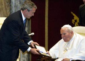 El Pontífice hizo estas manifestaciones en el discurso que dirigió a Bush, al que recibió hoy en el Vaticano junto a su esposa Laura y un séquito de medio centenar de personas, entre ellas el secretario de Estado, Colin Powell.