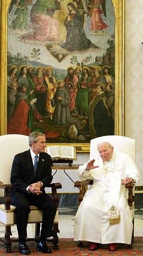 En su visita al Vaticano, El Papa Juan Pablo II abogó ante el presidente de Estados Unidos, George W. Bush, para que la situación en Irak y en Oriente Medio se normalice 'lo más pronto posible' con la 'activa participación' de la comunidad internacional y especialmente de la ONU.