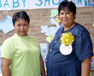  05 de Junio   Rosario de chávez acompañado de Lili de la Rosa Ramírez, en su fiesta de canastilla.