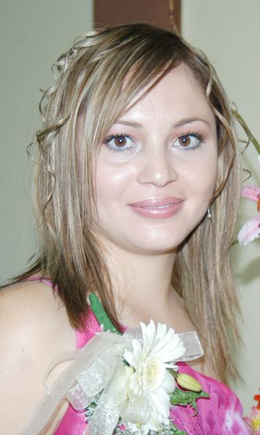 Karla Edith Reyes Rodríguez, captada en la despedida de soltera que le ofrecieron por su oróxima boda.