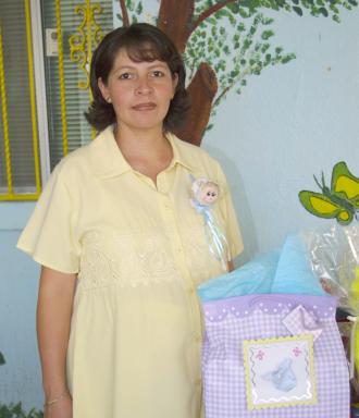 Laura Lizárraga de Martínez, disfrutó de una fiesta de canastilla.