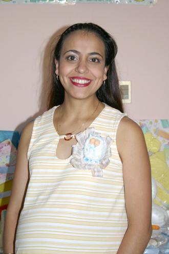 María Antonieta Medina de González, captada en la fiesta de regalos que le ofrecieron en días pasados al bebé que espera.