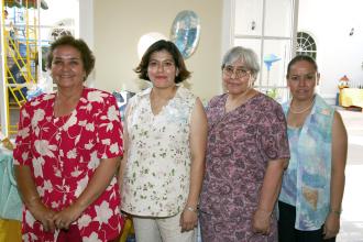 Mónica Isabel Aguayo de Lastri en compañía de Margarita de Aguayo, María de Jesús de Lastri y Nena Aguayo, organizadoras de su fiesta de canastilla realizada en días pasados.