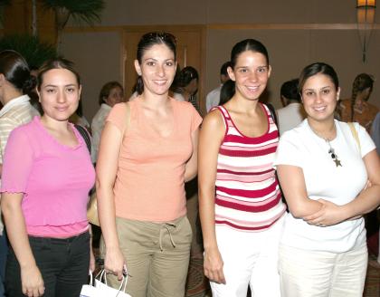 Alicia Martínez de Flores, Leny de Colliere, Begoña de Sada y Selina de Pérez, estuvieron presentes en el curso.