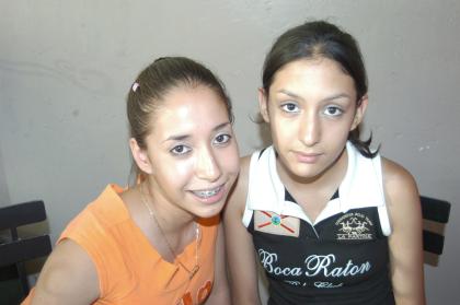 Cecy Villavivencio, y Andrea López en una tarde de cafe