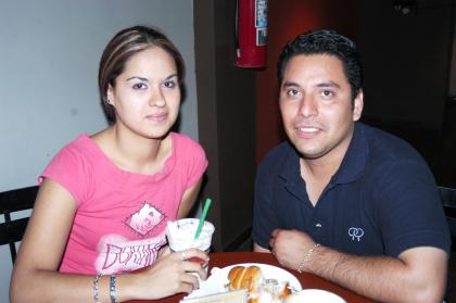 Elizabeth Jiménez y David Castro.