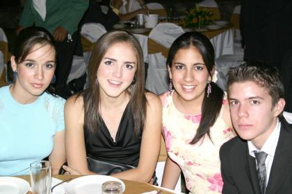 Mara Alba, Lily González, Clari Bravo e Iván Aguirre.