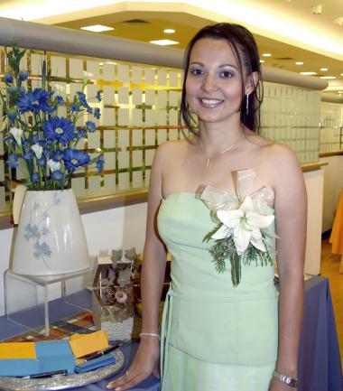 Karina Violeta Leal Villalobos fue despedida de su vida de soltera, con motivo de su cercano enlace con Luis Santiago Herrera.
