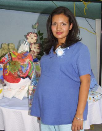 Mónica Lucía Villalobos de Chávez disfrutó de una fiesta de canastilla.