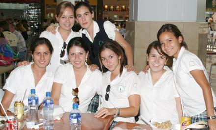 Marcela Dabdoub, Andrea Arriola, Elia Dávalos, Andrea Hernández, Marinés Carrillo, Motse González y Luisa Viesca.