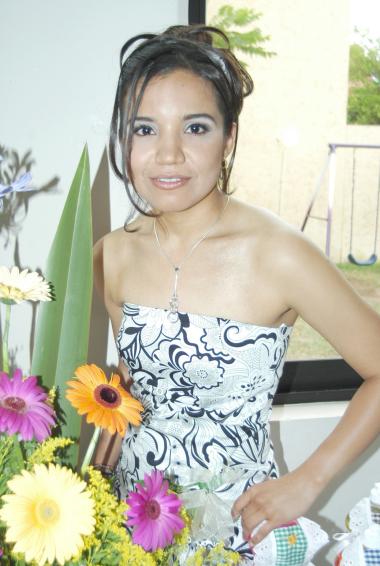 Rosario Gutiérrez Hernández disfrutó de una despedida de soltera que le organizaron.