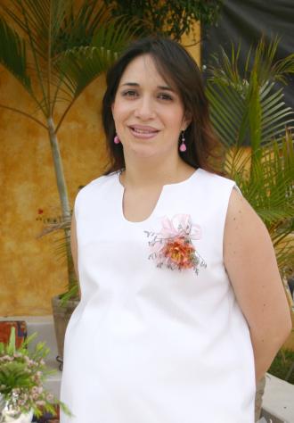  19 de Junio   
Rocío Flores de Arellano espera la llegada de su bebé y por tal motivo, recibió numerosos obsequios en su fiesta de canastilla.