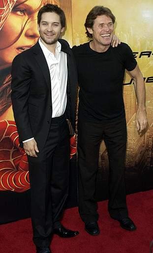 Tobey Maguire con Willem Dafoe.
Tobey  dijo “Aún no puedo creer tanto cariño de la gente. La verdad, me sorprende. Bueno, sé que son seguidores de El Hombre Araña, pero yo estoy dentro de este personaje y creo que soy el alma de él.