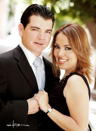 Dr. Alejandro F. Lozano Montalvo y Dra. Laura C. Ruiz Martínez efectuaron su presentación religioso en la capilla de la Medalla Milagrosa el 12 de  junio de 2004