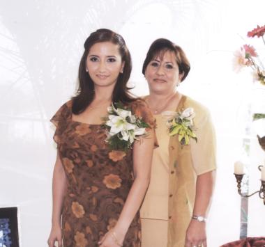  24 de Junio    

Mónica Cortés Govea contraerá matrimonio en breve con Dave Cote y por tal motivo su mamá le ofreció una despedida de soltera