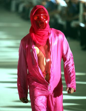 Diseñador: Alexander McQueen.