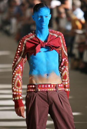 Diseñador: Alexander McQueen.