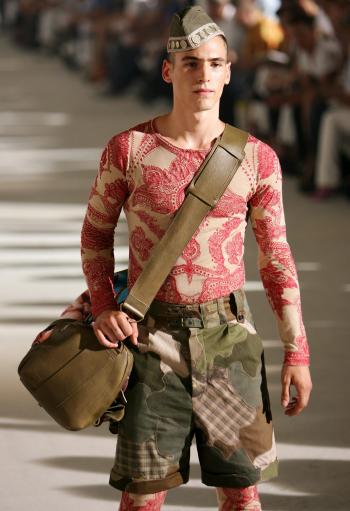Diseñador: Alexander McQueen.