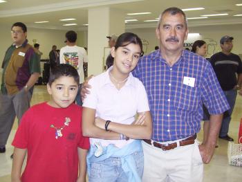 Mariana Suárez viajó a Cuernavaca, la despidieron Alfonso Suárez Flores y Alfonso Suárez Cortez.