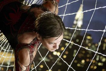 Todo el elenco y la producción firmaron contrato para realizar Spider Man 3, que se estrenará en mayo de 2007.