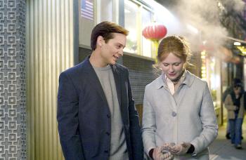 Dos años han pasado desde que el apacible Peter Parker (Tobey Maguire) renunció a su amor de toda la vida, Mary Jane Watson (Kirsten Dunst) y decidió tomar el camino de la responsabilidad como el Hombre Araña.