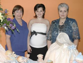  30 de Junio   
Para asistir a su fiesta de canastilla, viajó desde EU Martha Padilla de Piña, la acompañaron Alicia de Padilla y Martha Elena Álvarez.