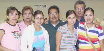  30 de Junio   
María José Hernández y Mireya Vázquez viajaron a Madrid,  las despidieron., María Fernanada, Sergio, Jesús, Mónica y Juani.