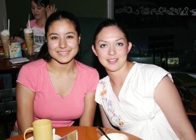 Denisse Guzmán y Diana Acosta.