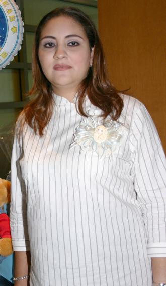 Alejandra Castellanos de Reyes fue festejada con un agradable convivio, por el próximo nacimiento de su bebé.