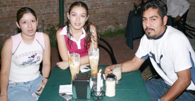 Georgina Martínez, Laurdes Duarte Sustaita y Arturo Chávez.