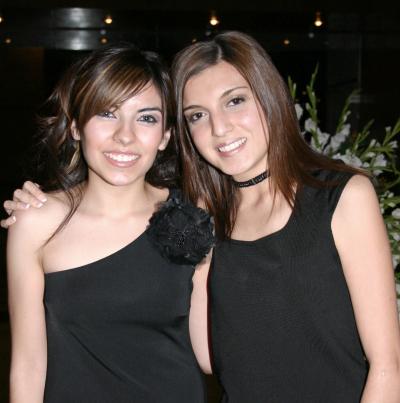 Leslie Nevárez y Lorena González, captadas en pasado festejo social.
