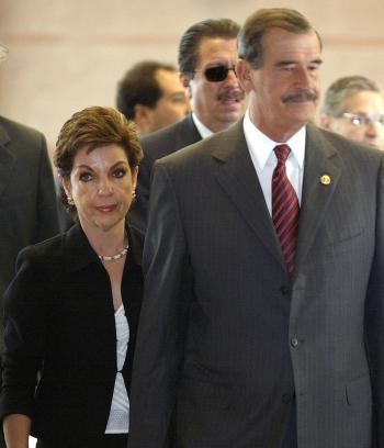 Fox, por su parte, dijo que el encuentro fue provechoso y que sirvió para tocar 'temas estratégicos' de la relación bilateral.
'Todo eso no va a quedar sólo en acuerdos, muchos de los cuales ya está en práctica. Vamos a imprimir más velocidad para que las cosas ocurran con la mayor rapidez posible', subrayó.