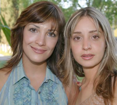 Andrea Valencia y Lula Correa de Gómez.