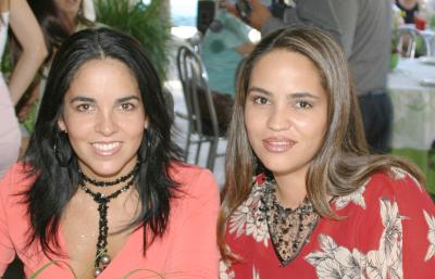 Brenda de Díaz de León y Esther de González.