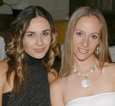 10 de julio

 Marile Ávila y Gaby de Salazar.