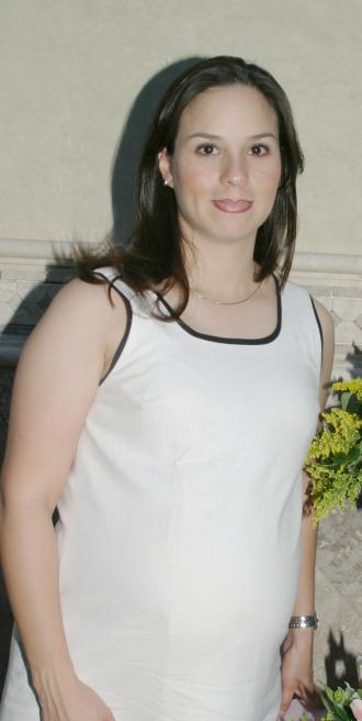  10 de julio  

Valeria Muñoz de García espera la llegada de su bebé y por tal motivo, disfrutó de una fiesta de regalos que le ofrecieron un grupo de amigas.